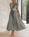 Bold Women's Dress With V-Neck And Adjustable Fit 0