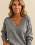 Women's V-neck cashmere jumper in pink — 100% premium cashmere, classic fit