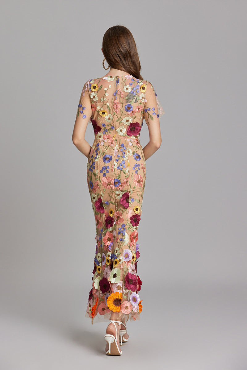 Charming Floral Maxi Dress For Wedding Guests 4