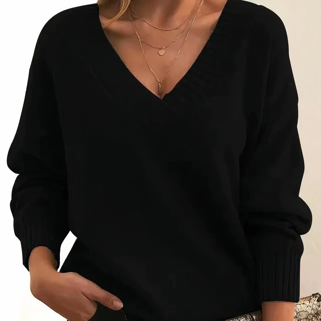 Women's black cashmere jumper in soft knit