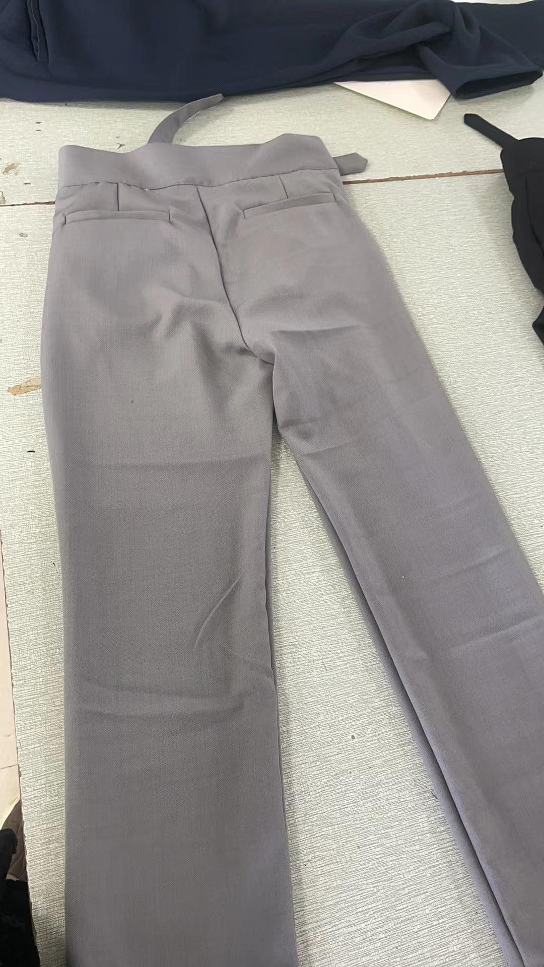 Men's pleated trousers high waist adjustable waistband in black