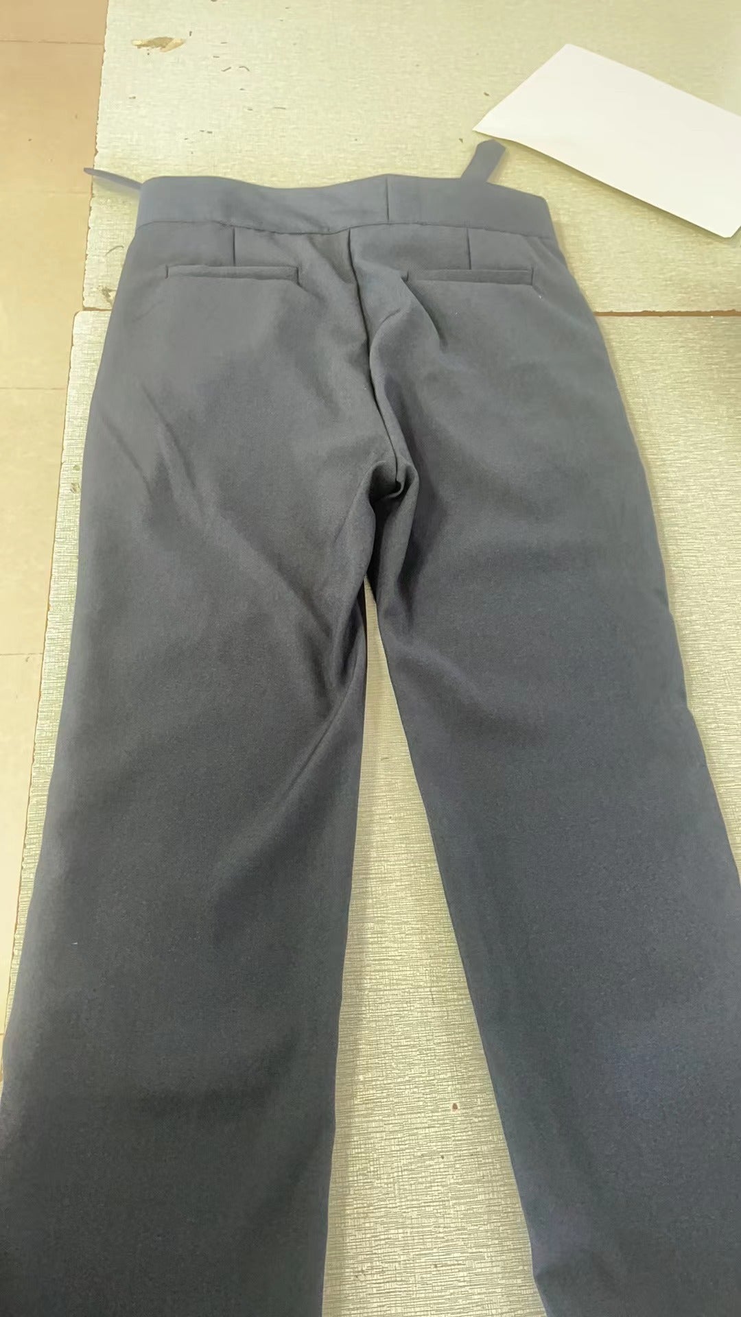 Men's pleated trousers high waist adjustable waistband in black