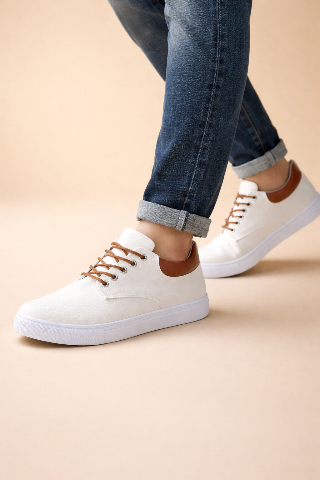 men's canvas low-top lace-up sneakers
