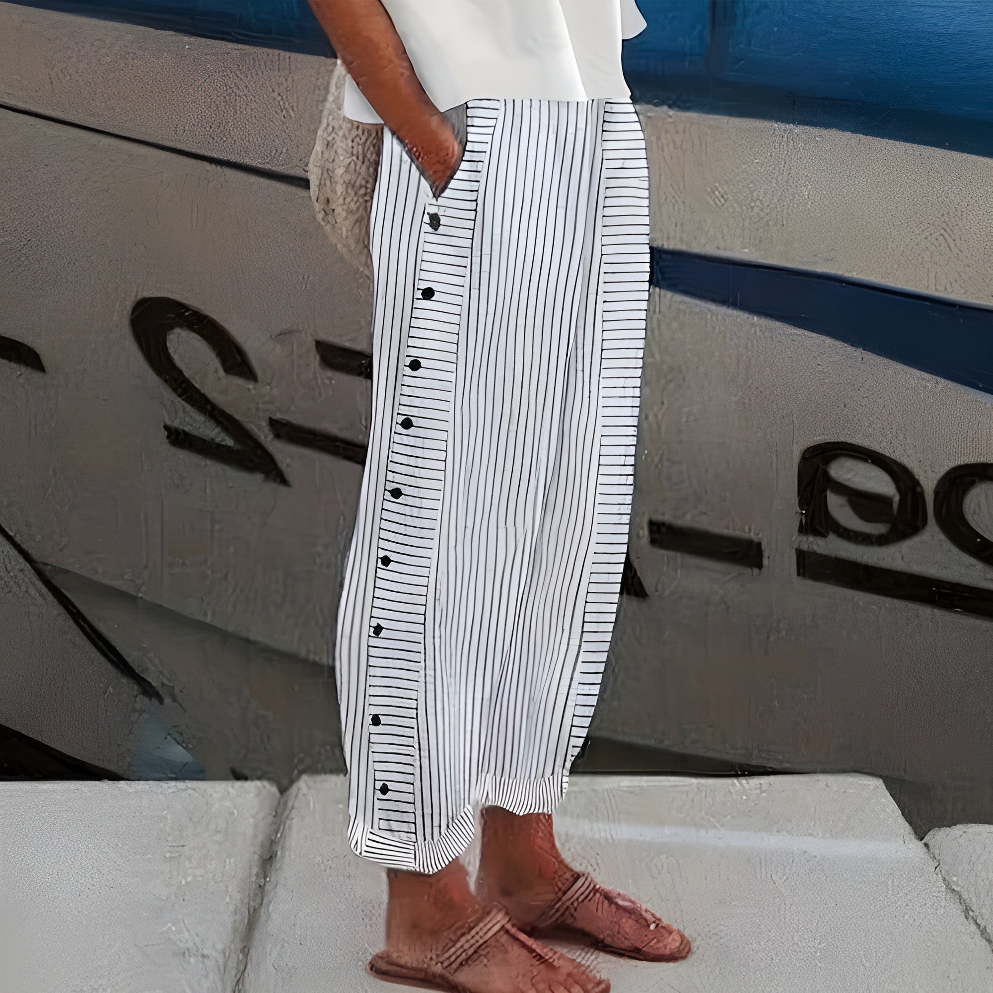 Modern Women's Pants with Side Pockets, Relaxed Fit 2