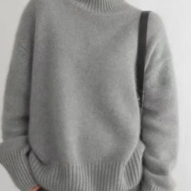 Women's beige oversized cashmere turtleneck jumper